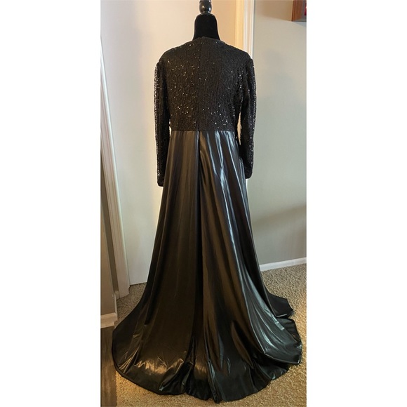 BLACK AND GOLD EVENING DRESS - Picture 5 of 6